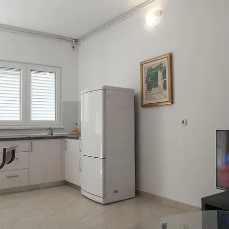 4573b شقة Žuljana